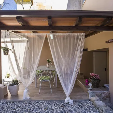 With Garden And Free Parking Pula