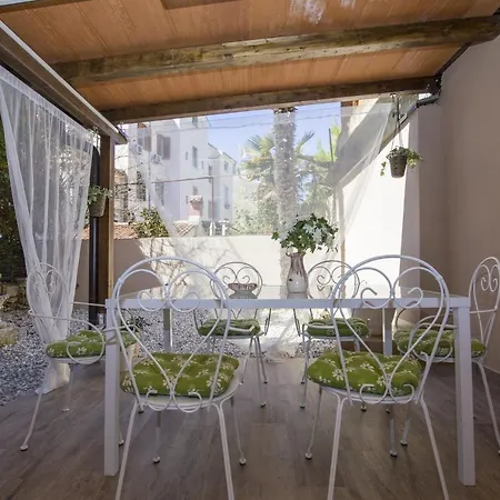 With Garden And Free Parking Pula